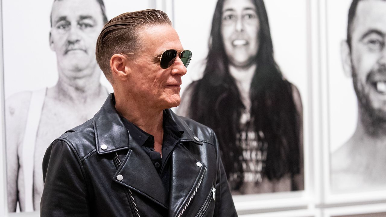 Брайън Адамс: Светът се променя чрез малки жестове, не чрез големи речи