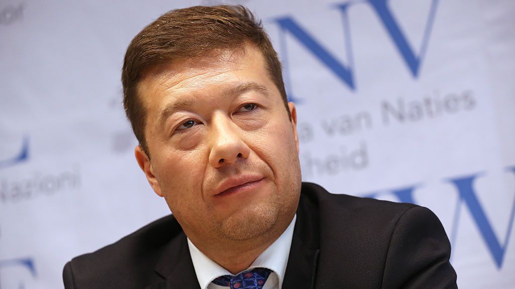 Новият председател на чешкия парламент премахна украинския флаг