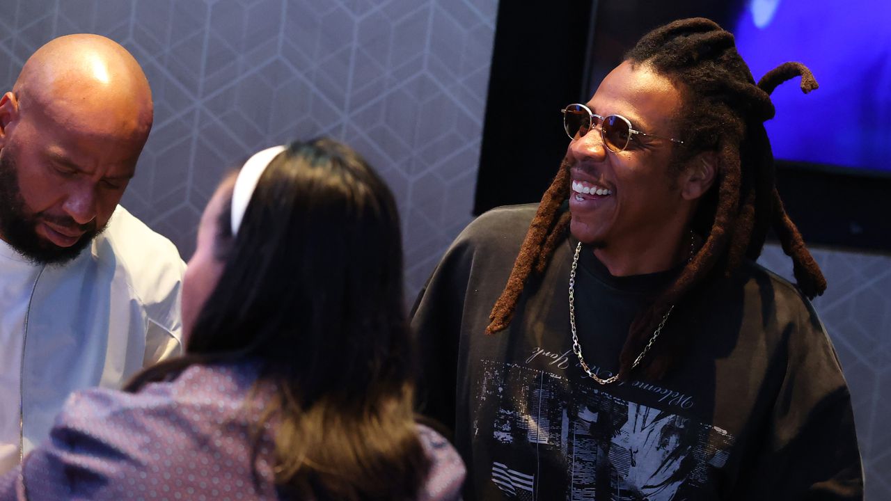 Jay Z спечели 10-годишна съдебна битка за бащинство, ищецът твърдеше, че рапърът е забременил майка му през 90-те години