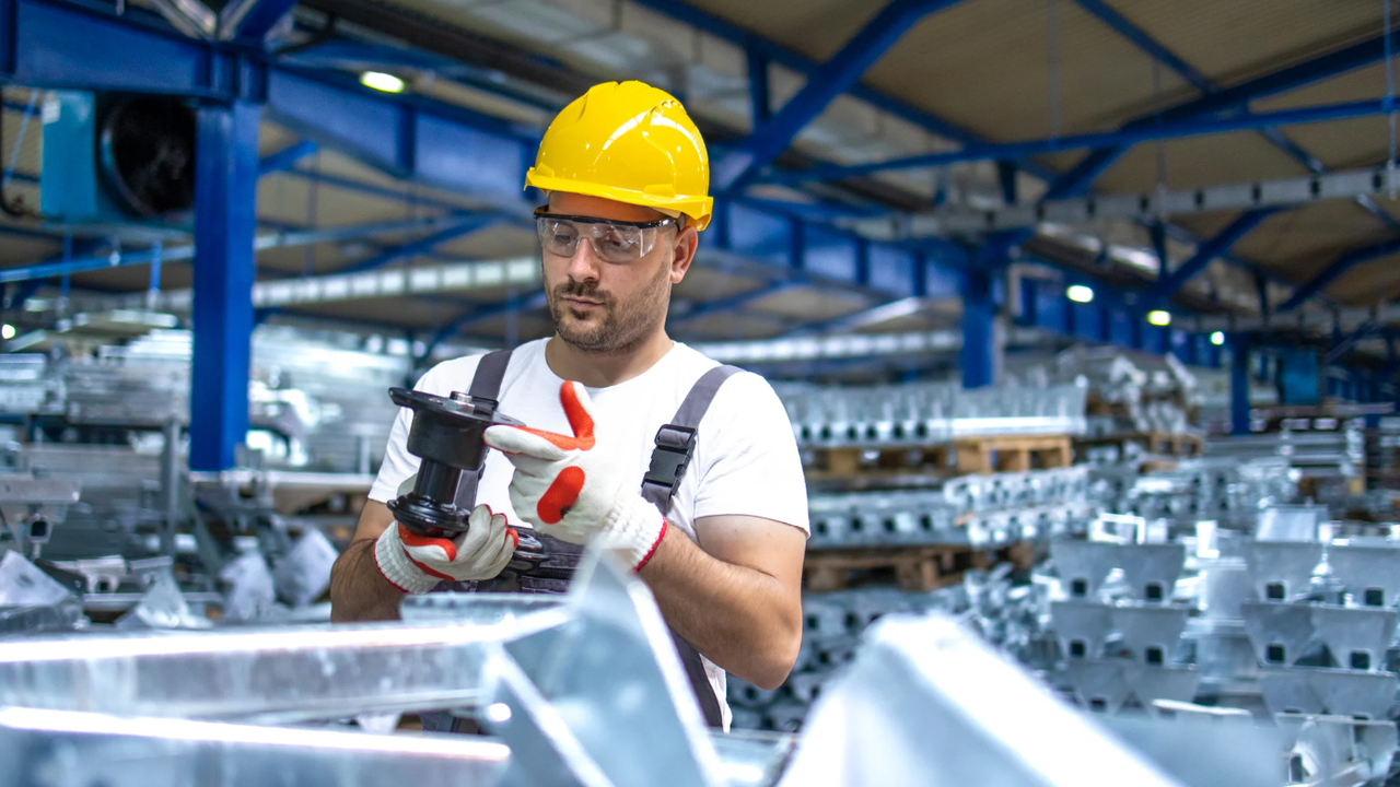 Производството в сектора на услугите в ЕС спада с 0,2 на сто в ЕС и нараства с 0,1 на сто в еврозоната през август 2025 г.