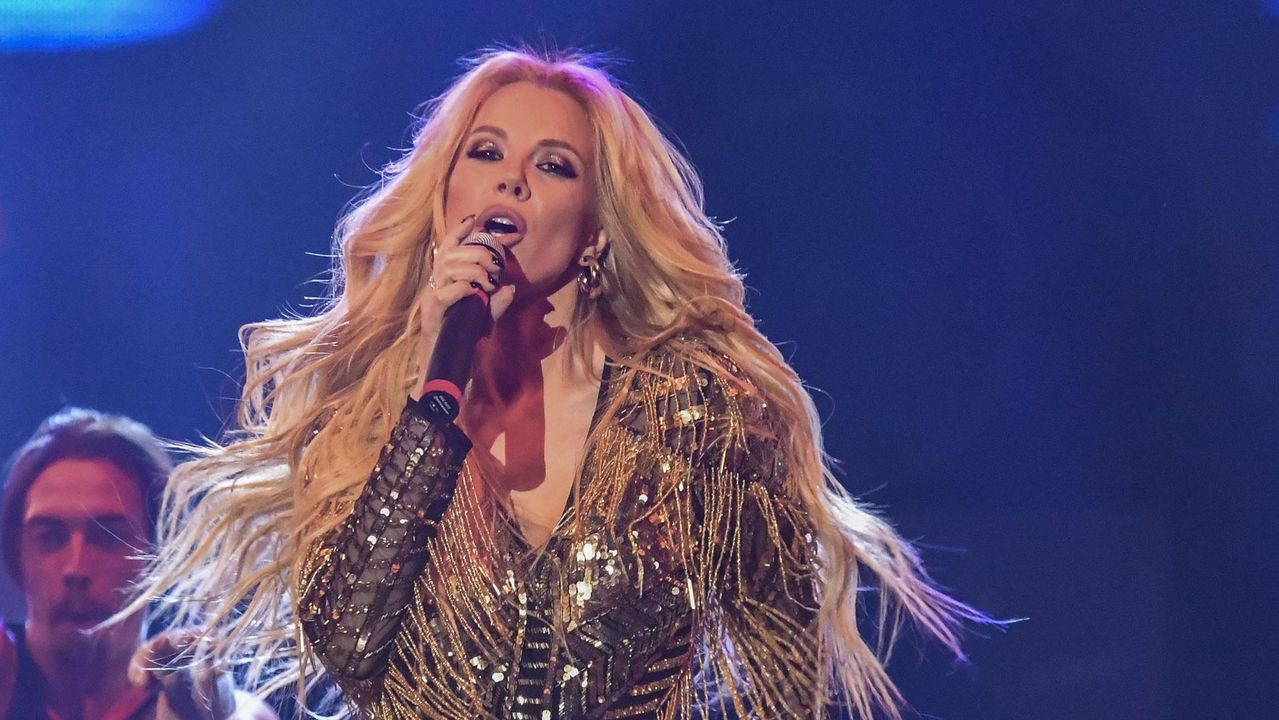 Фолк певицата Емилия е претърпяла тайна операция на гласните струни