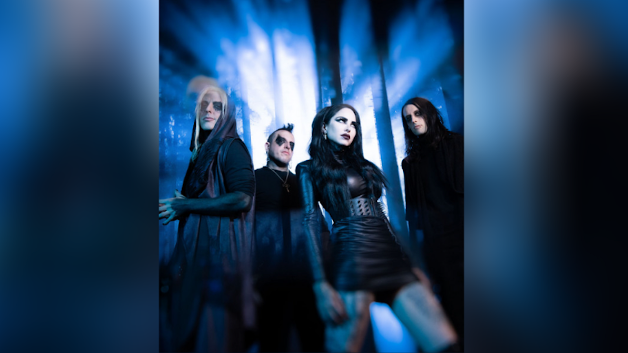 Хард рок бандата от Лос Анджелис Stitched Up Heart ще