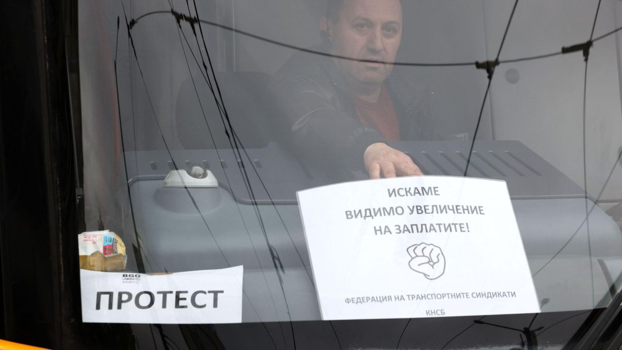 Работещите в градския транспорт на София излизат на протест на 14 май