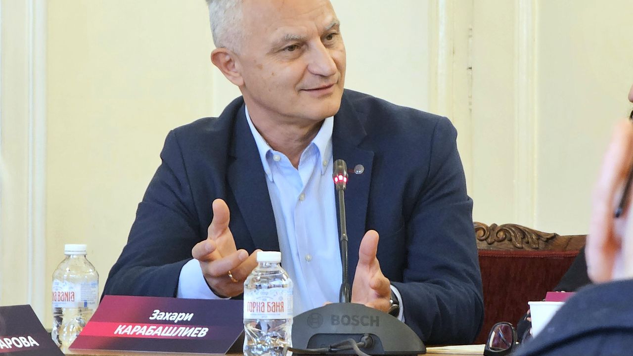 Захари Карабашлиев е открил "нещо фрапиращо" в проекта на МОН за религиозното образование: Идеята съвсем не идва от автентична обич към българското