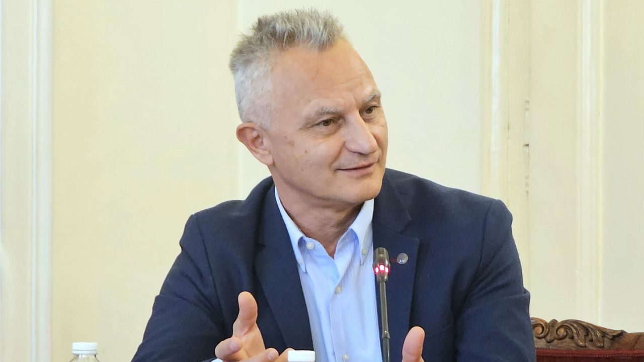 Захари Карабашлиев е открил "нещо фрапиращо" в проекта на МОН за религиозното образование: Идеята съвсем не идва от автентична обич към българското