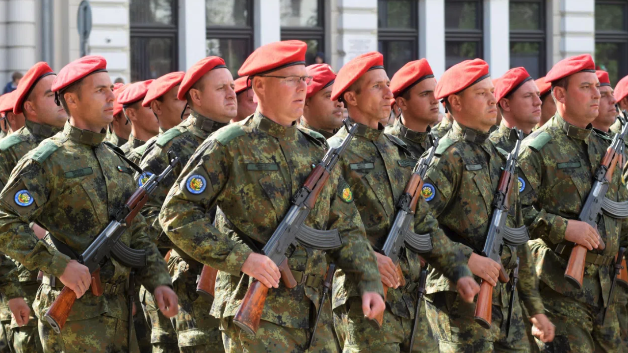 В армията ще приемат и кандидати, разследвани за престъпление от общ характер
