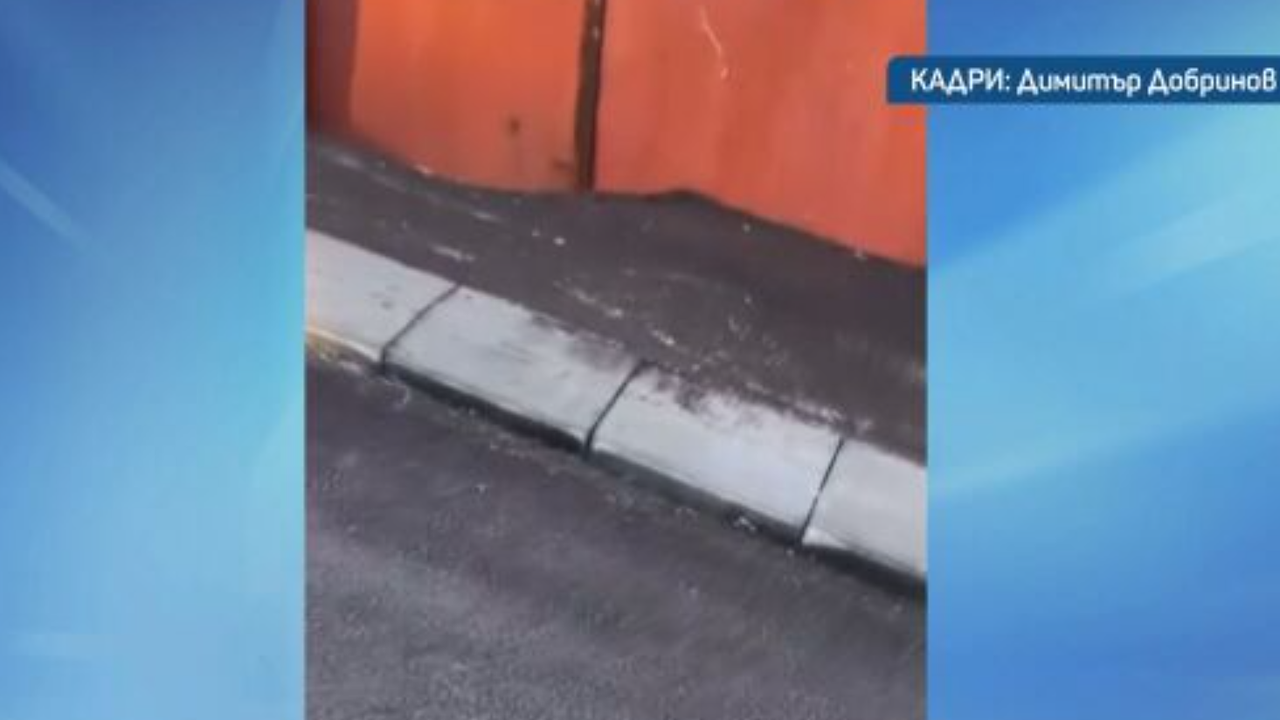 Абсурден ремонт зазидва вратите и гаражите на хората