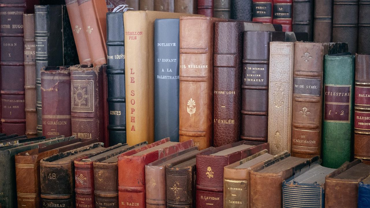 Творби на Христо Ботев, Йордан Йовков, Антон Страшимиров и исторически