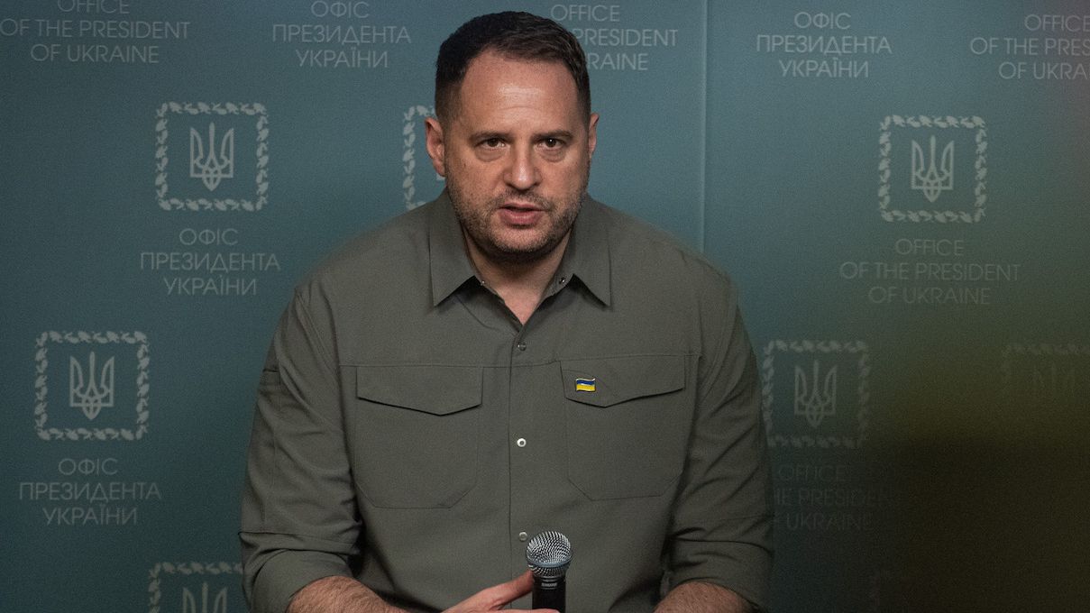 Началникът на канцеларията на Зеленски обсъди с държавния секретар на САЩ руските удари по Украйна