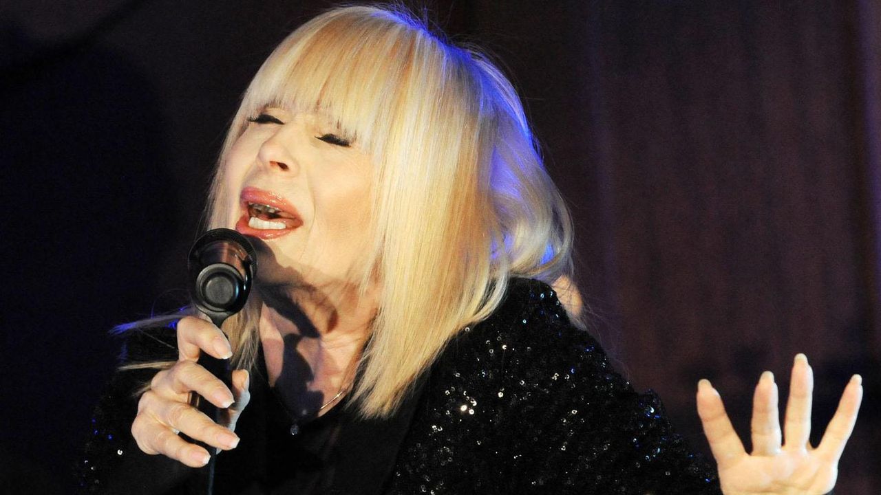 Лили Иванова плаща по-малко данъци