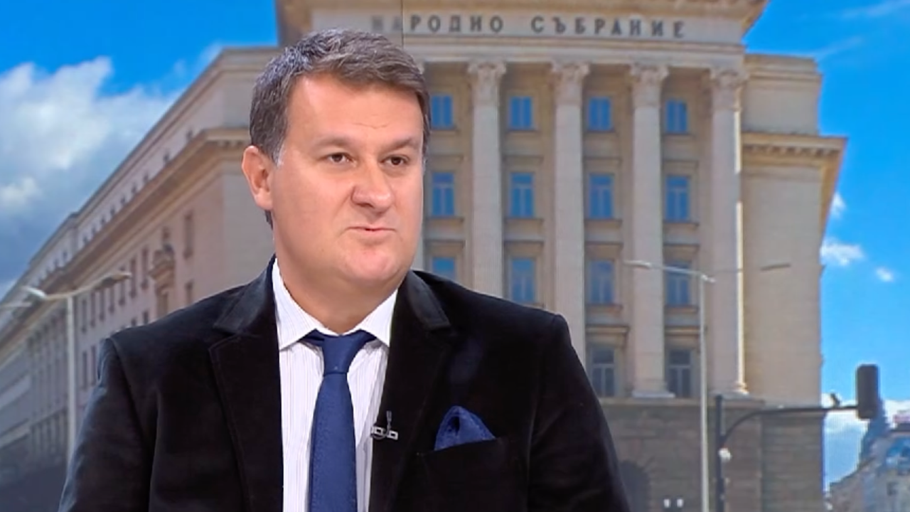 Политологът доц. Любенов: Радев ще обяви ще прави ли партия в края на мандата си