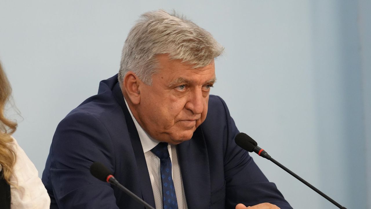 Министър Генов: РИОСВ може да санкционира кмета на София заради кризата с боклука