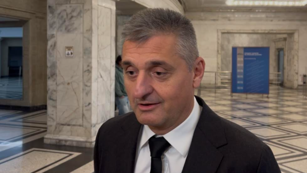 Кирил Добрев към СДС: Къде ви отиде демокрацията?