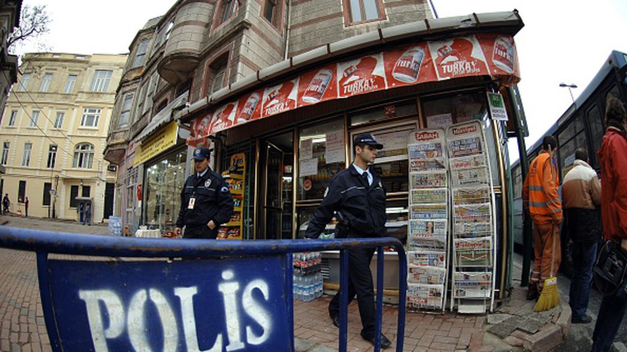 Турция тества принудително за наркотици десетки известни личности