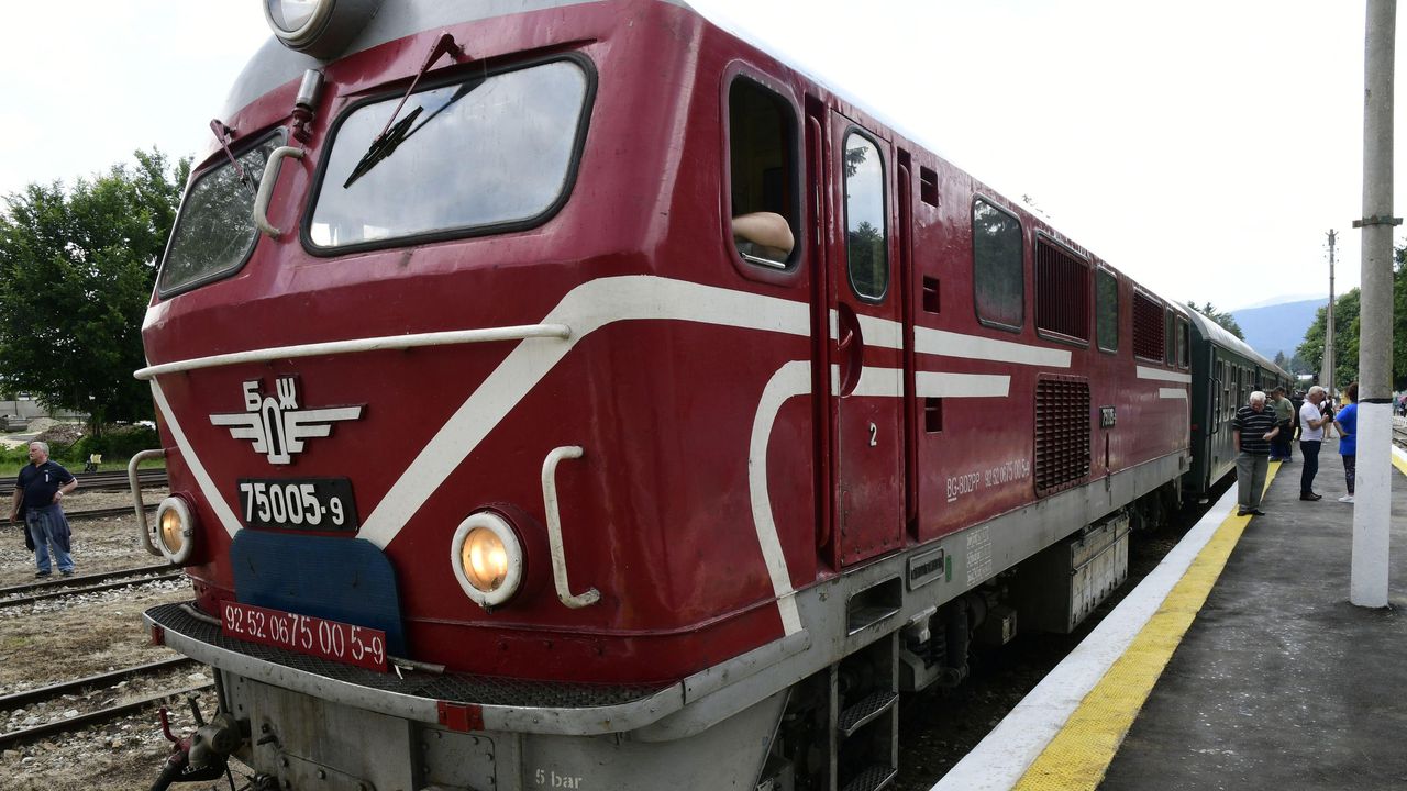 Родопската теснолинейка е сред най-красивите есенни влакови маршрути в света, според класация на британската платформа "Джей Ар Пас"