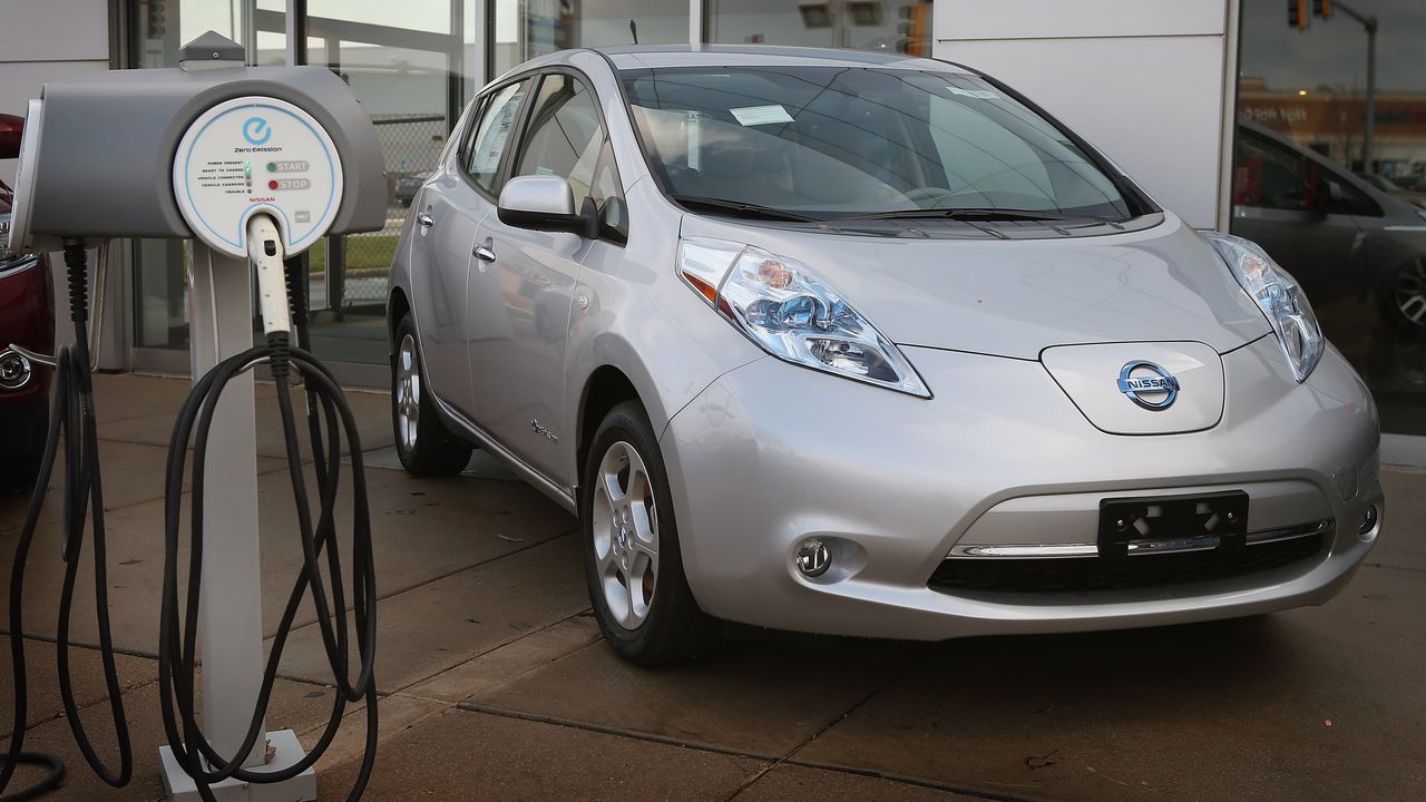 "Нисан" ще пусне нов електрически модел "Лийф" в Япония в опит да даде тласък на спадащите продажби