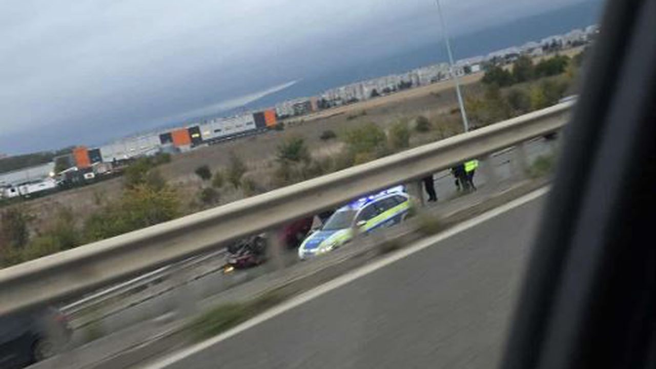 Жена и дете пострадаха, след като кола се обърна на Околовръстното на София