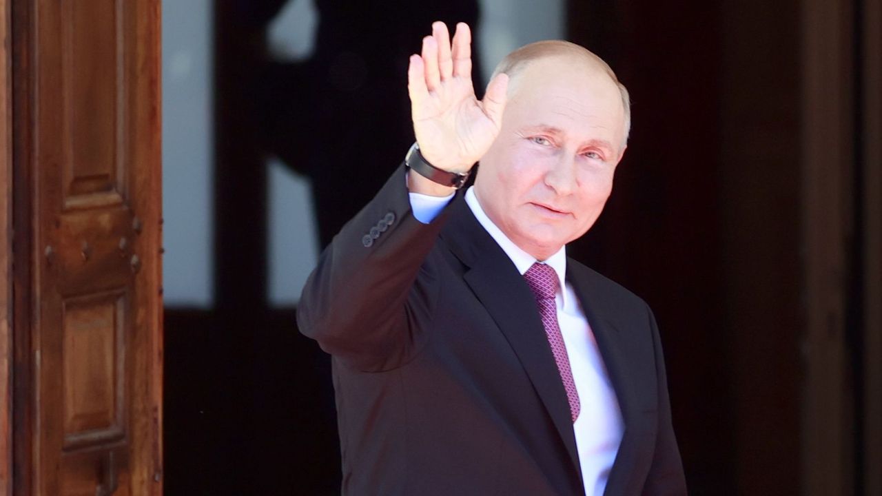 Владимир Путин бе поздравен за рождения си ден с три билборда в сръбския град Ниш