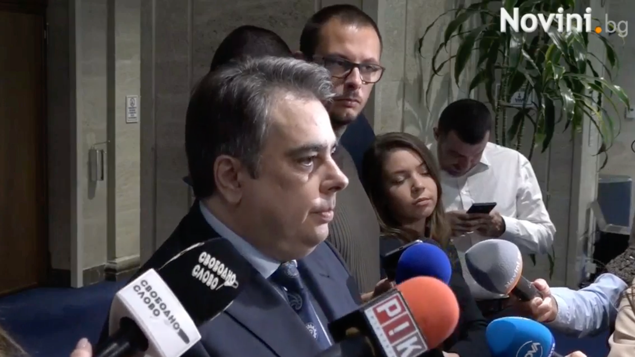 Асен Василев отговори на Борисов за кризата с боклука