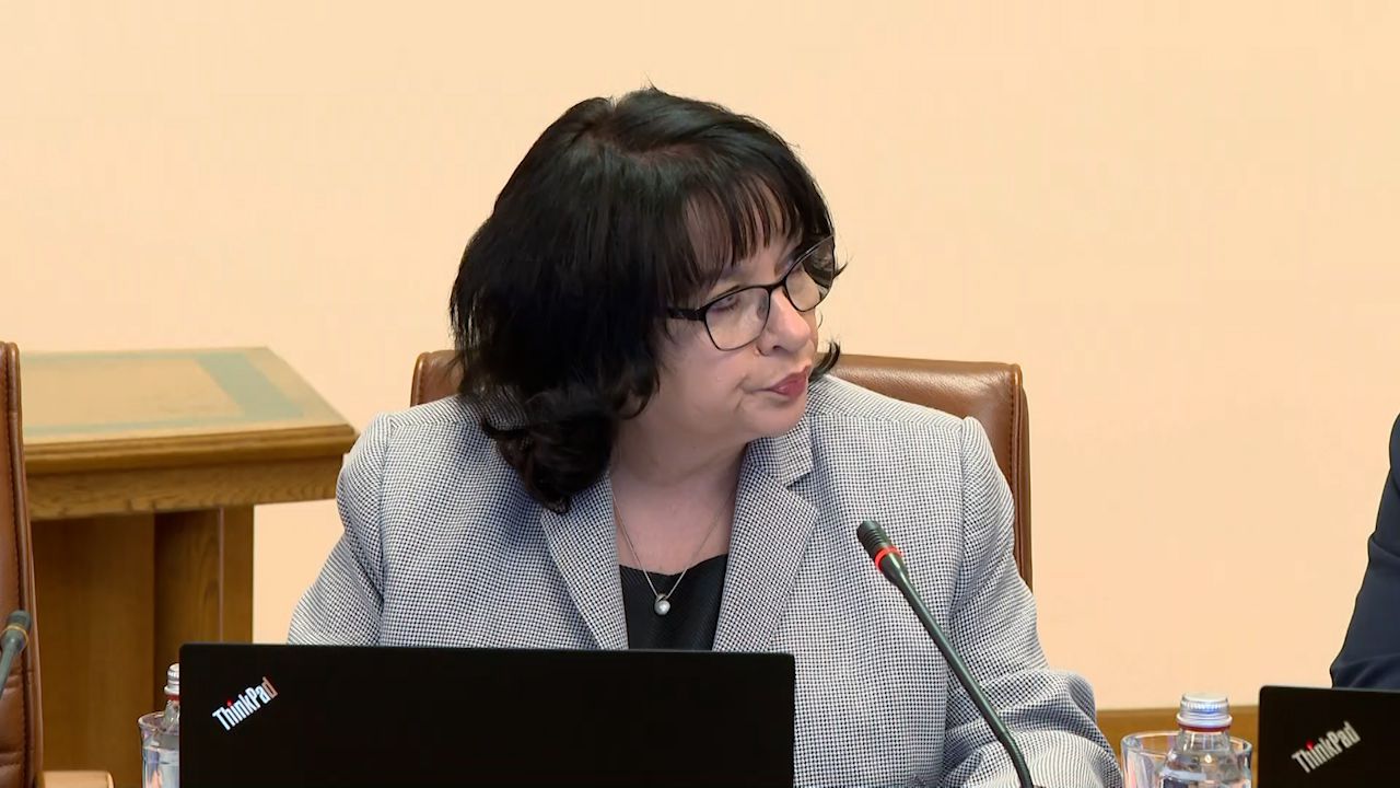 Министър Петкова опроверга твърденията, че българите обедняват