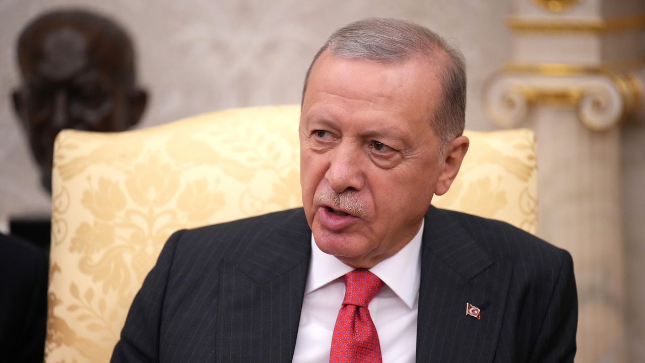 Ердоган: Намерена е черната кутия на самолета, който се разби в Грузия, издирваме още едно тяло