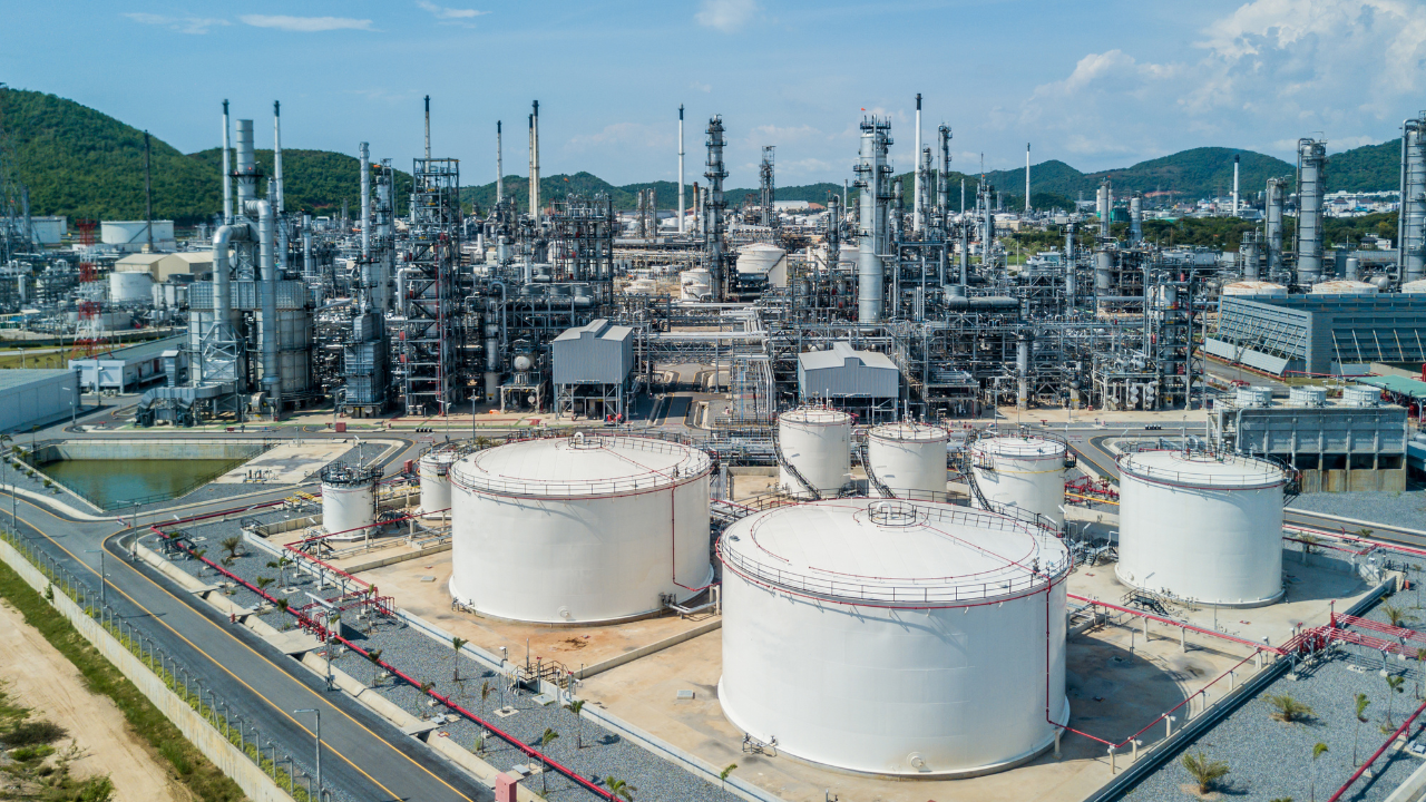 „Политико“: България и Румъния се борят с времето, за да запазят рафинериите си