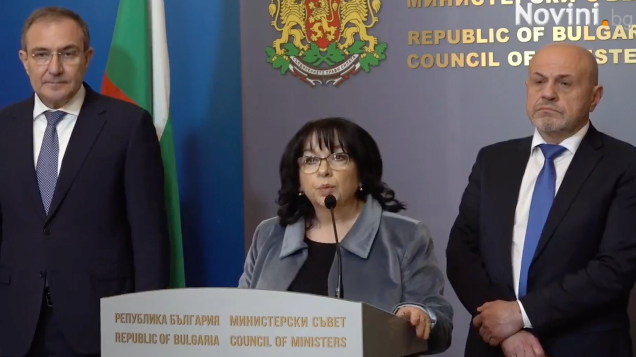 Той отбеляза, че е “напълно нормално държава, работодатели и синдикати