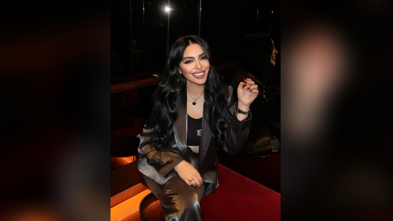 Младата красавица учи Моден мениджмънт в Дубай, но не се