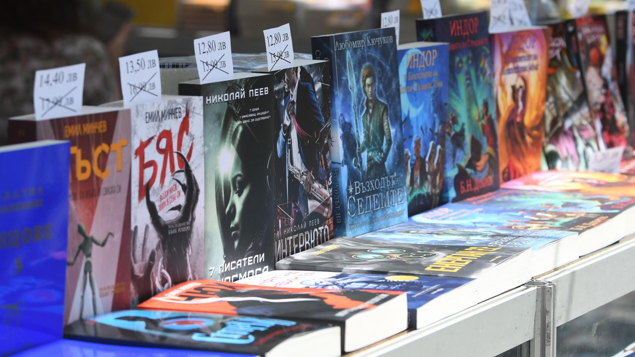 Над 12 000 читатели подадоха повече от 77 000 гласа,