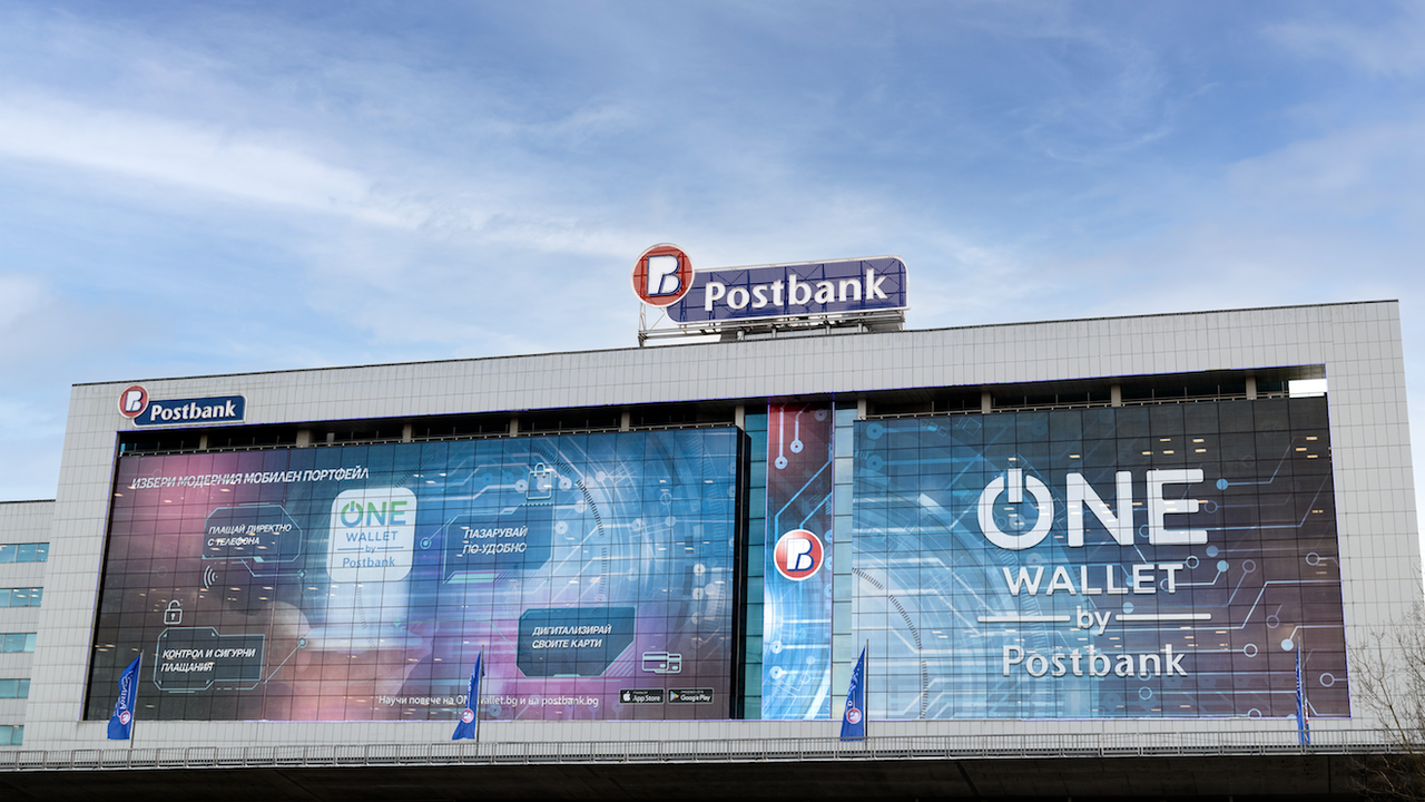 Клиентите могат да управляват своите средства в новата национална валута