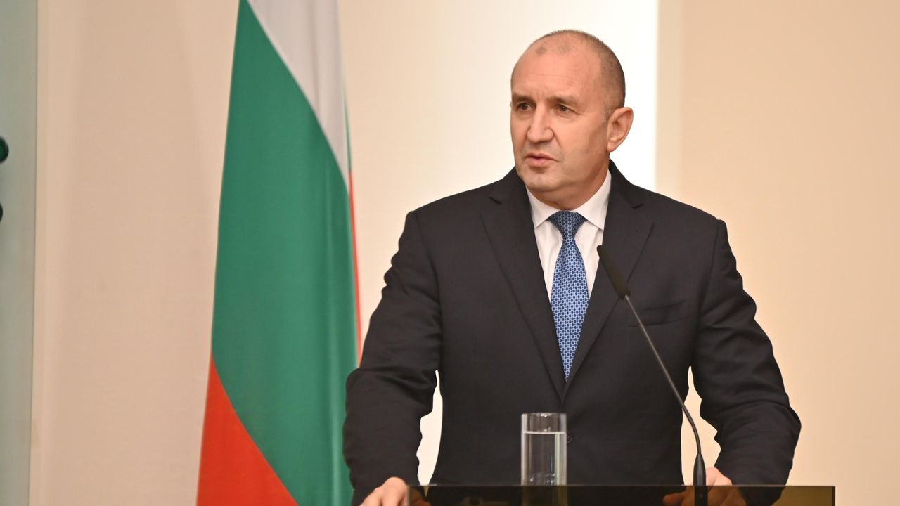 Румен Радев внася предложение в НС за референдум за еврото