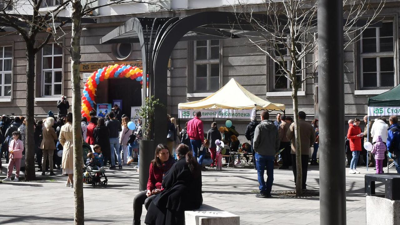 Служителите в Столичната библиотека протестират от 13 ч.