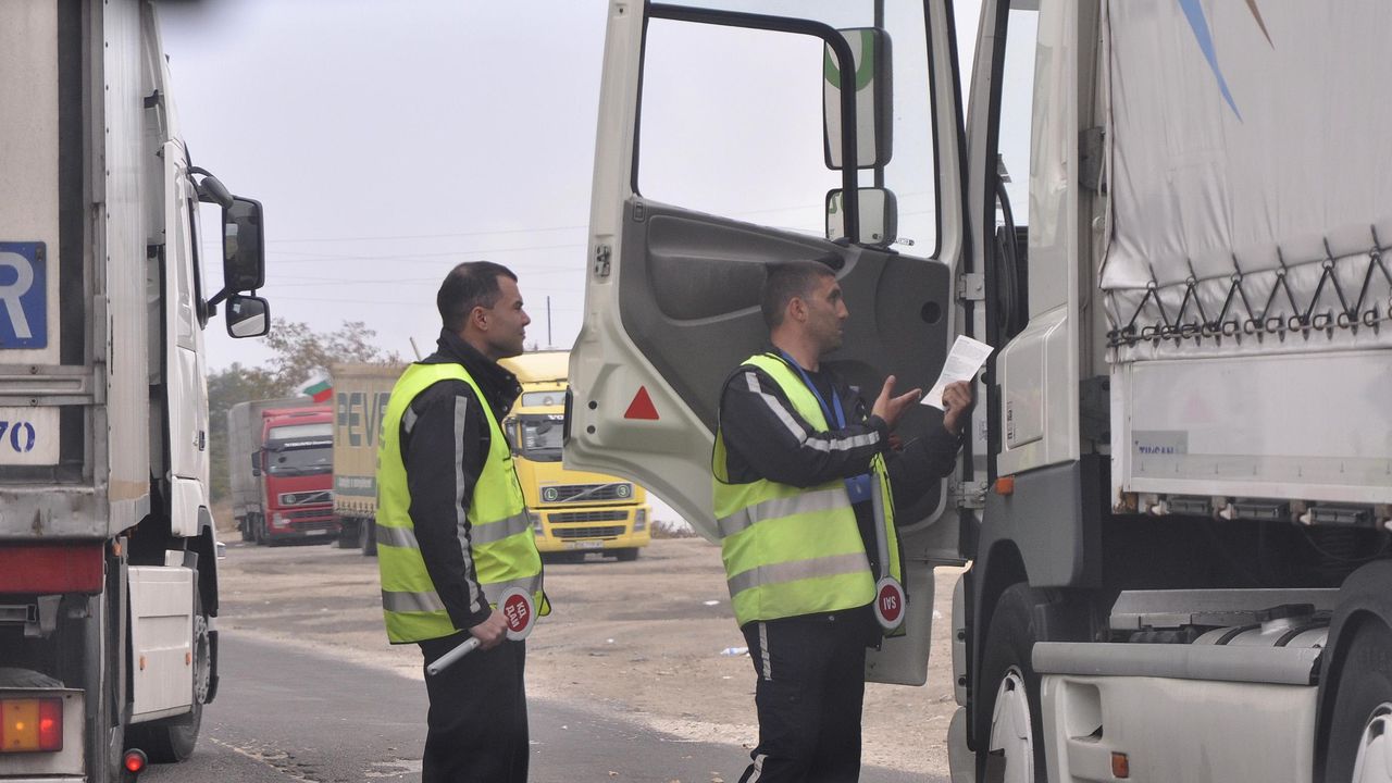 Румънски шофьор се опита да подкупи проверяващ екип с 50 евро в Добрич