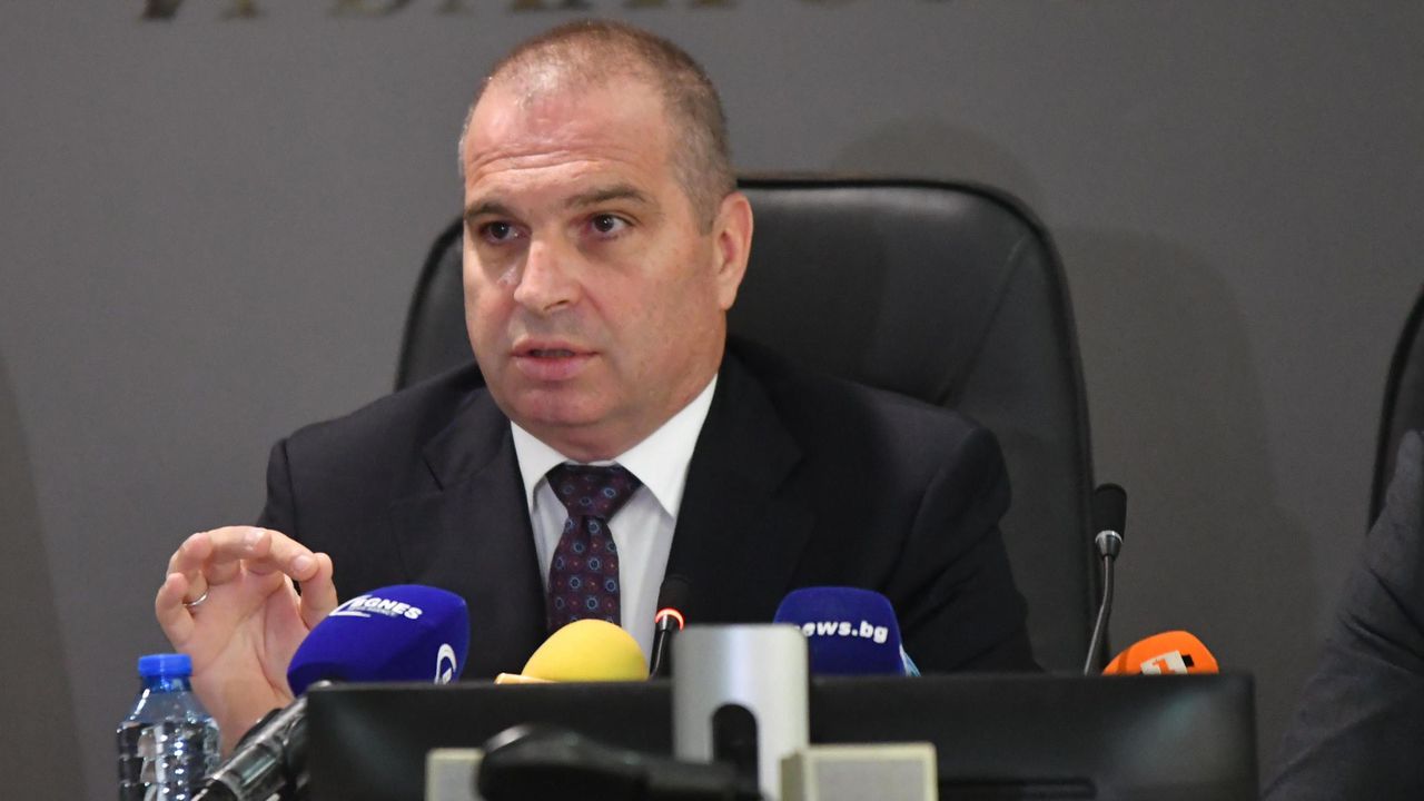 Гроздан Караджов представи пред синдикатите проект за условията за възлагане на пътнически услуги с жп транспорт