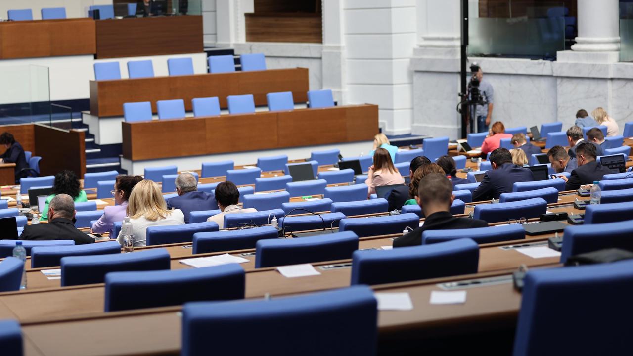 По-дълго работно време си определиха депутатите. Те решиха да продължат