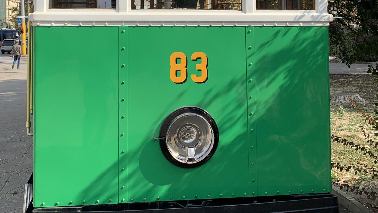 Откраднаха месингови части от ретро трамвая в центъра на София