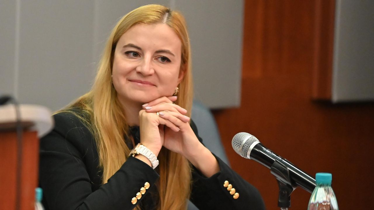 На път ли е Симона Велева да унищожи СЕМ?