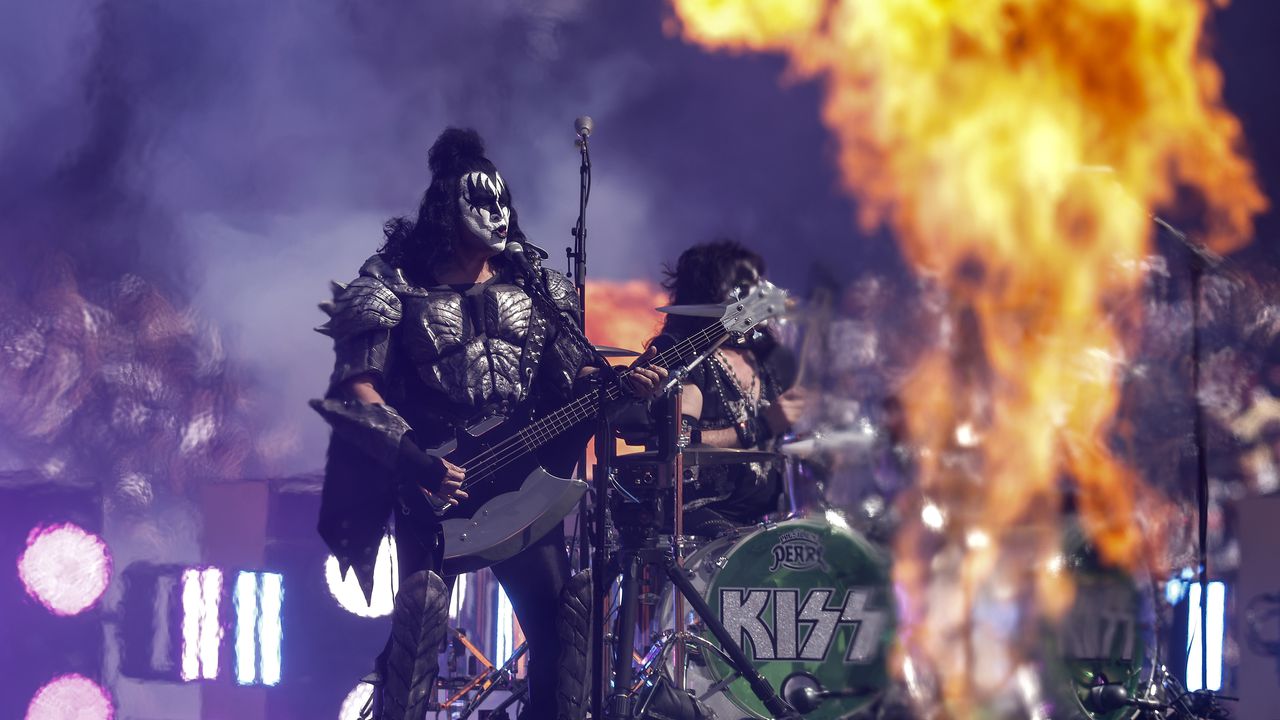 Демонът от KISS победи съдбата: Джийн Симънс се възстановява след катастрофа