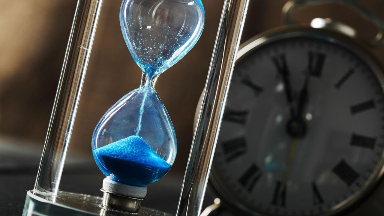 Обръщане времевия поток от бъдеще към минало