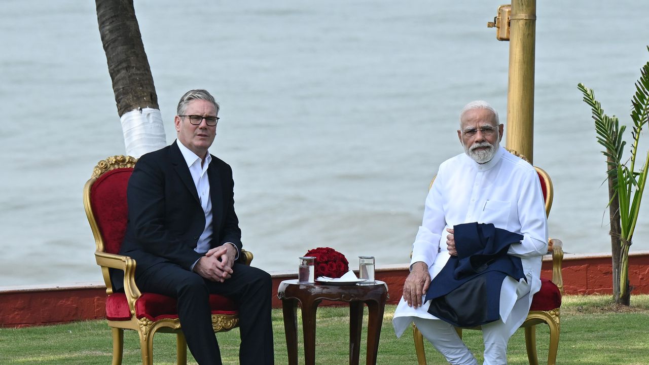 Стармър и Моди обсъдиха Украйна и петрола на среща в Мумбай
