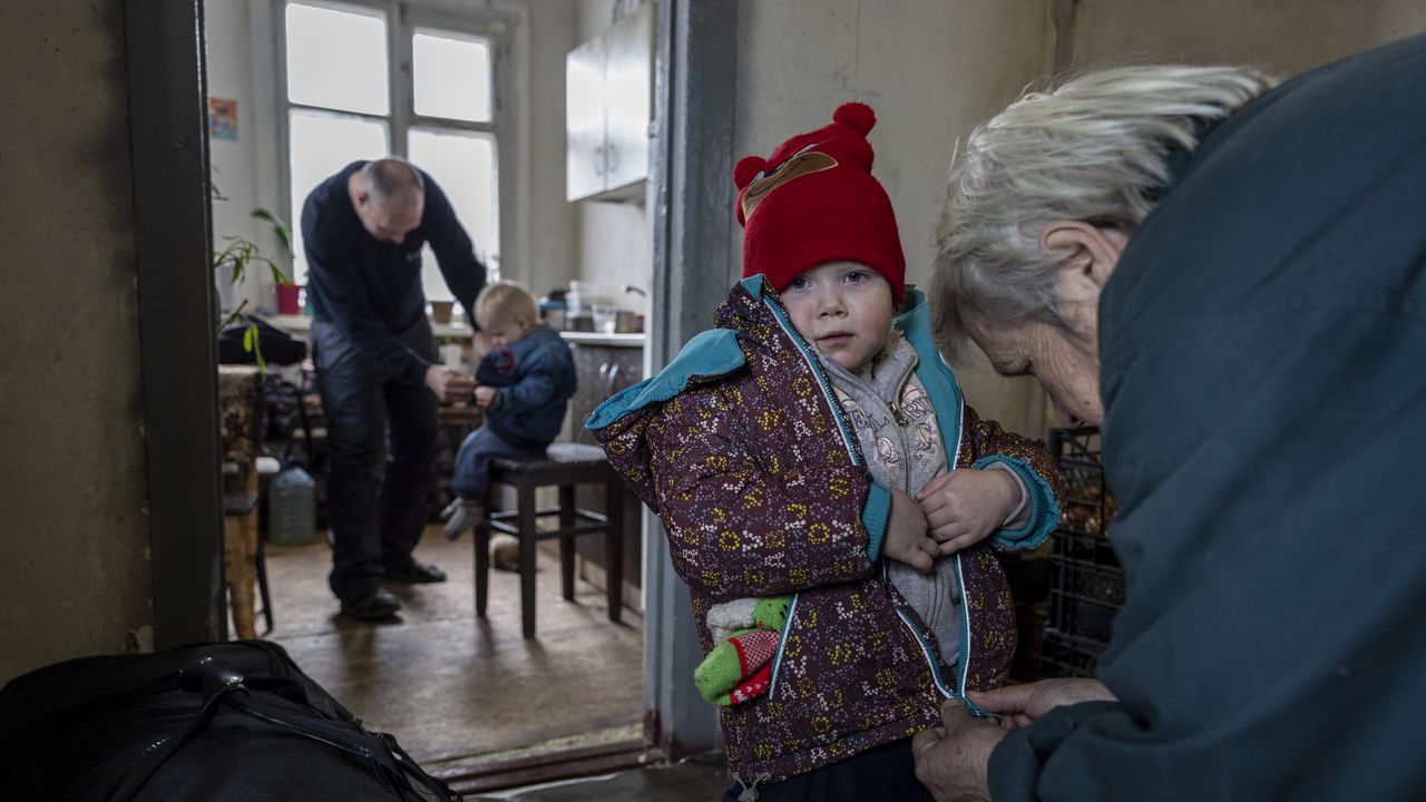 Украйна нареди евакуация на семейства с деца в квартали на Краматорск