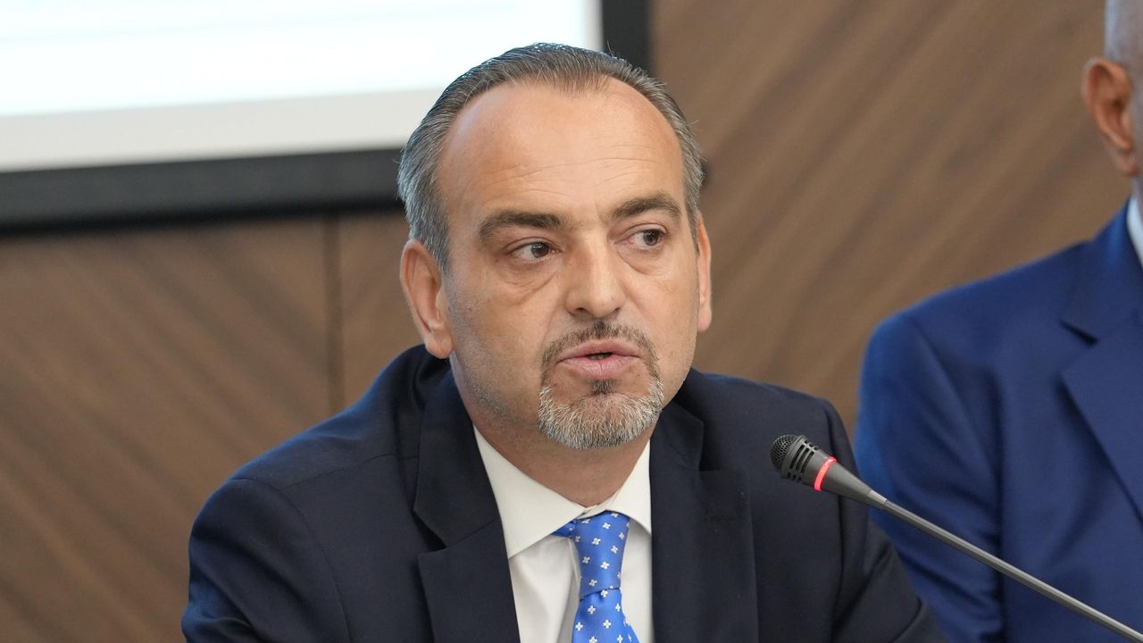 Добри Митрев (БСК): Вдигнат ли данъците, предстои катастрофа