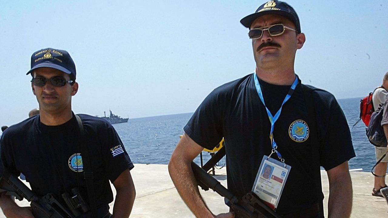 Гръцката полиция разби престъпна група за трафик и експлоатация на чужденци в земеделието