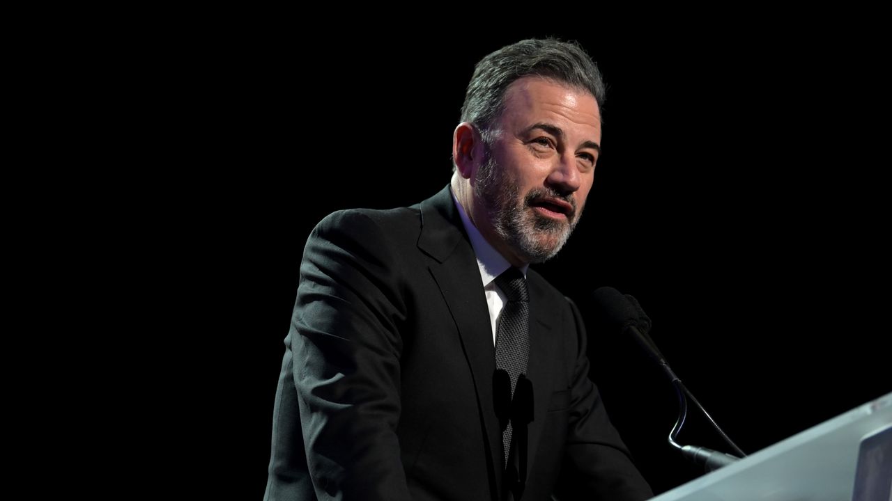 Джими Кимъл призова свалянето му от ефир да се превърне в червена линия за свободата на словото