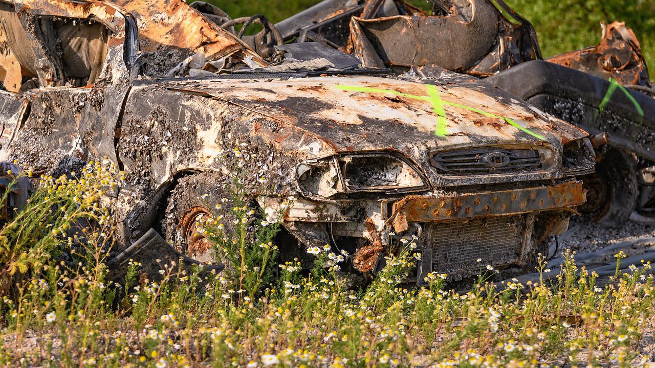 За 9 месеца са стикирани над 3500 излезли от употреба коли в София