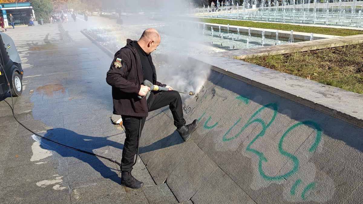 Направено бе основно почистване на подлеза на НДК за пръв път от десетилетия, съобщи Терзиев