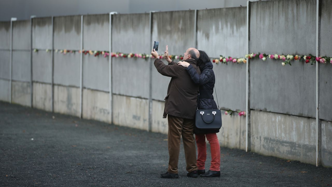 Германската столица отбеляза 36-ата годишнина от падането на Берлинската стена