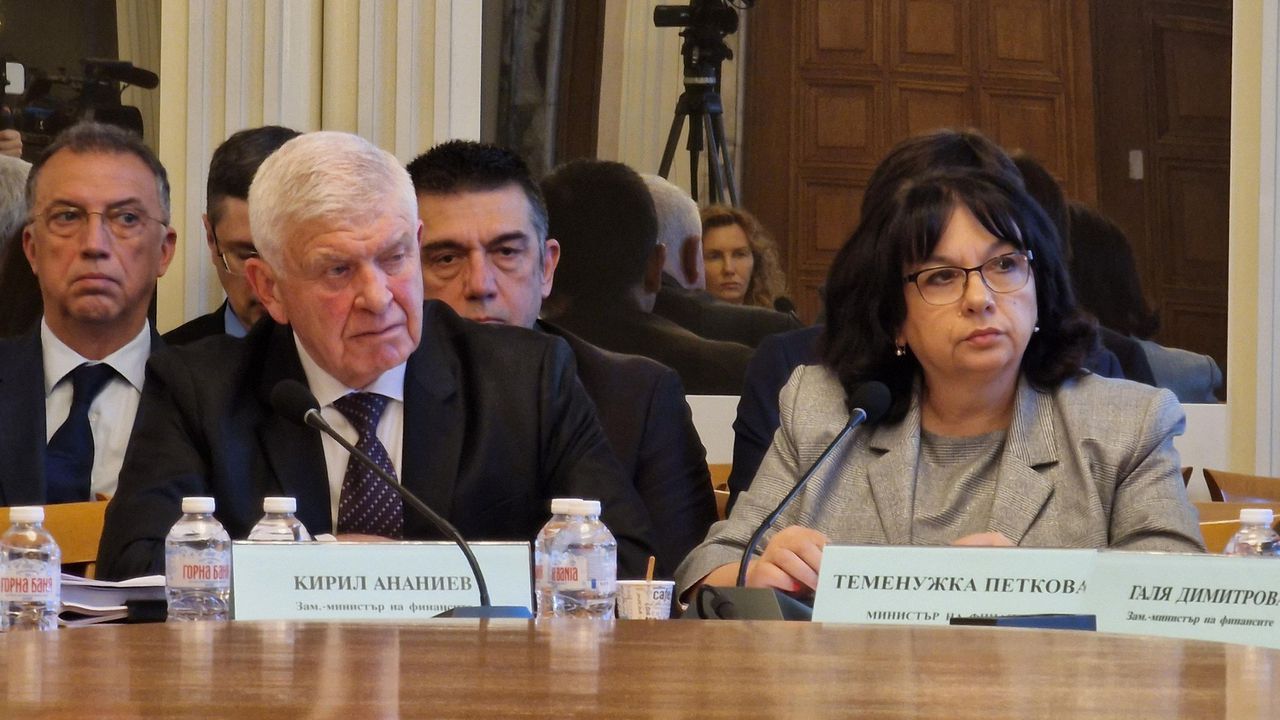 С 12 гласа “за, 8 против и без въздържали се