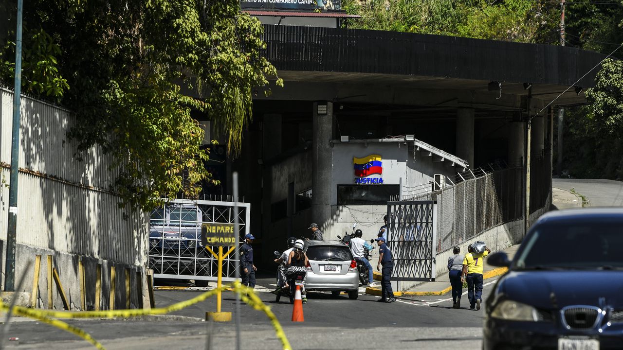 Броят на освободените във Венецуела затворници е нараснал до 18,