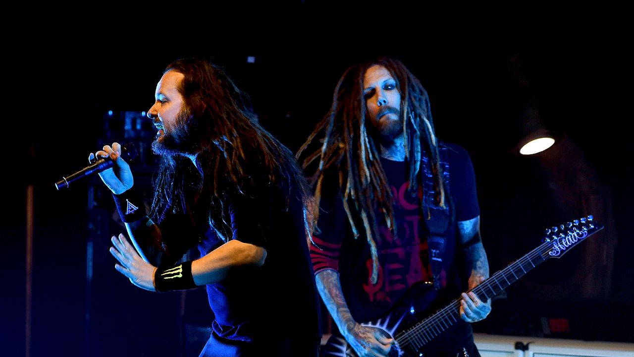 В скорошно интервю за Loudwire Брайън Хед“ Уелч разкри подробности